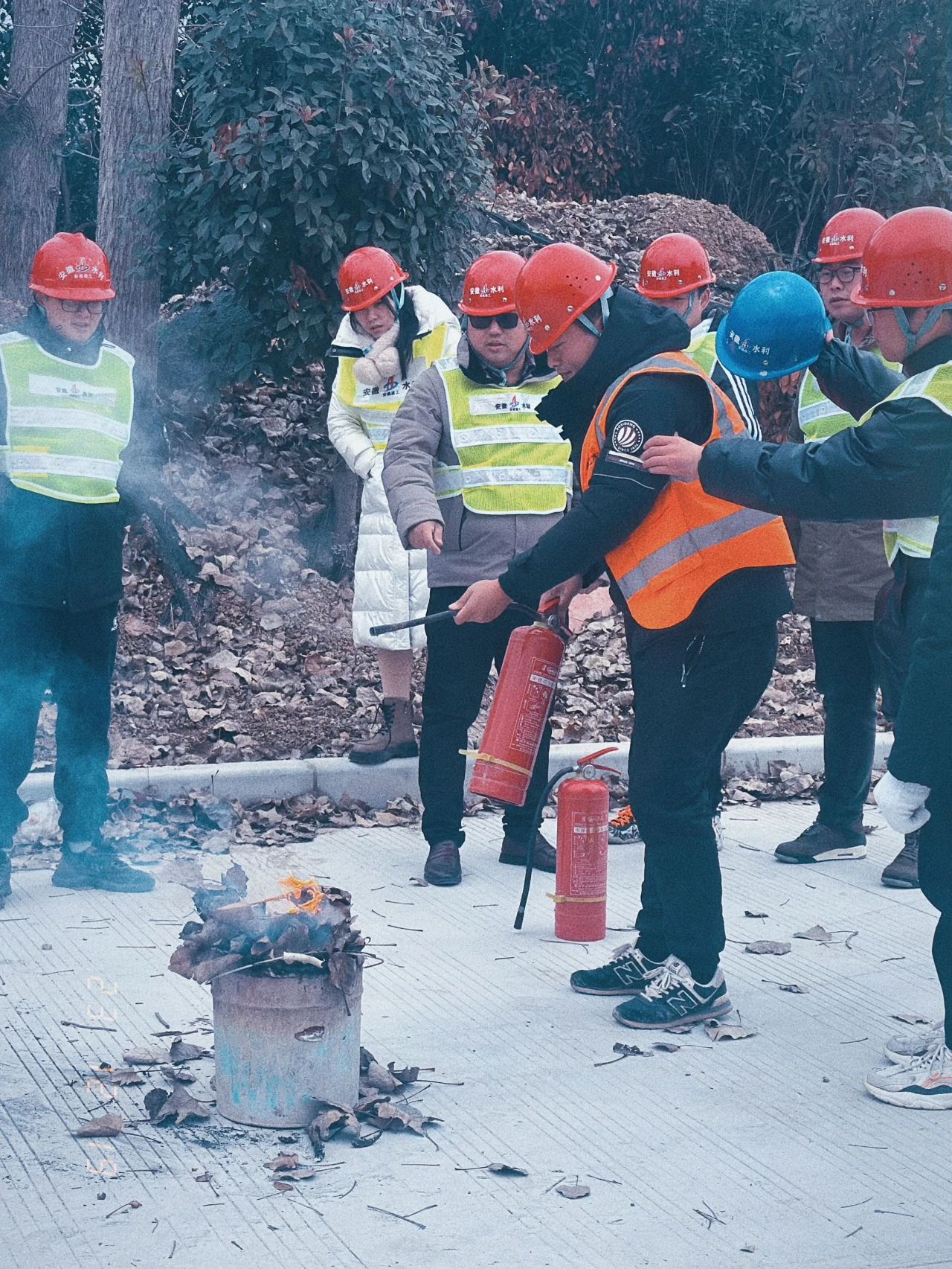 1703041362634588.jpg 坚守2.jpg