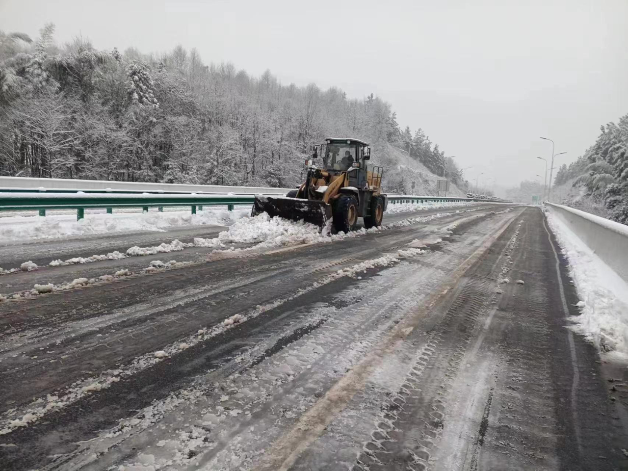 1703041904912420.jpg 坚守7.jpg