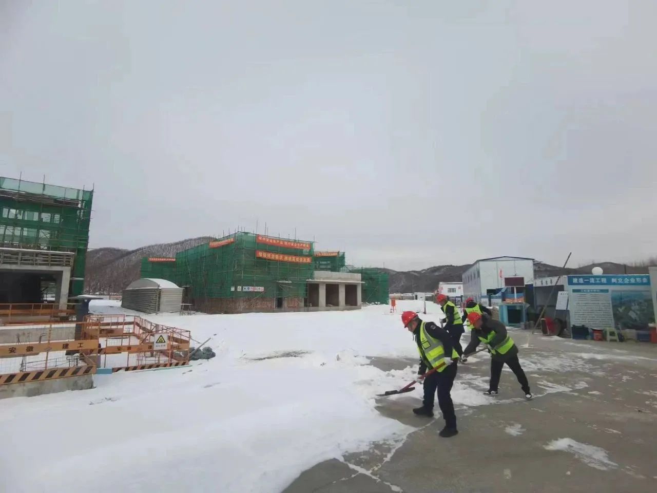 1703042189404747.jpg 坚守11.jpg