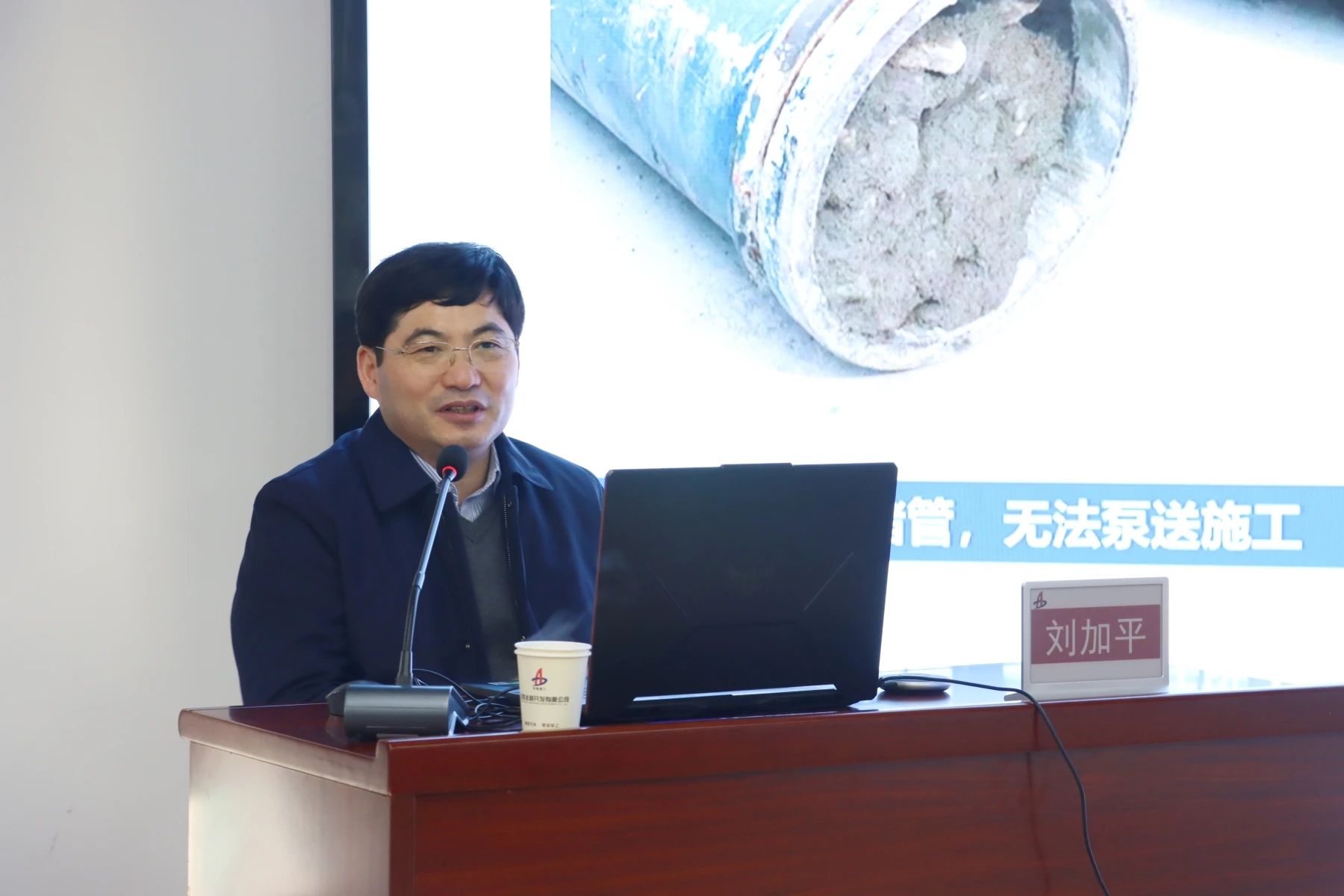 1706581546800076.jpg 座谈2.jpg